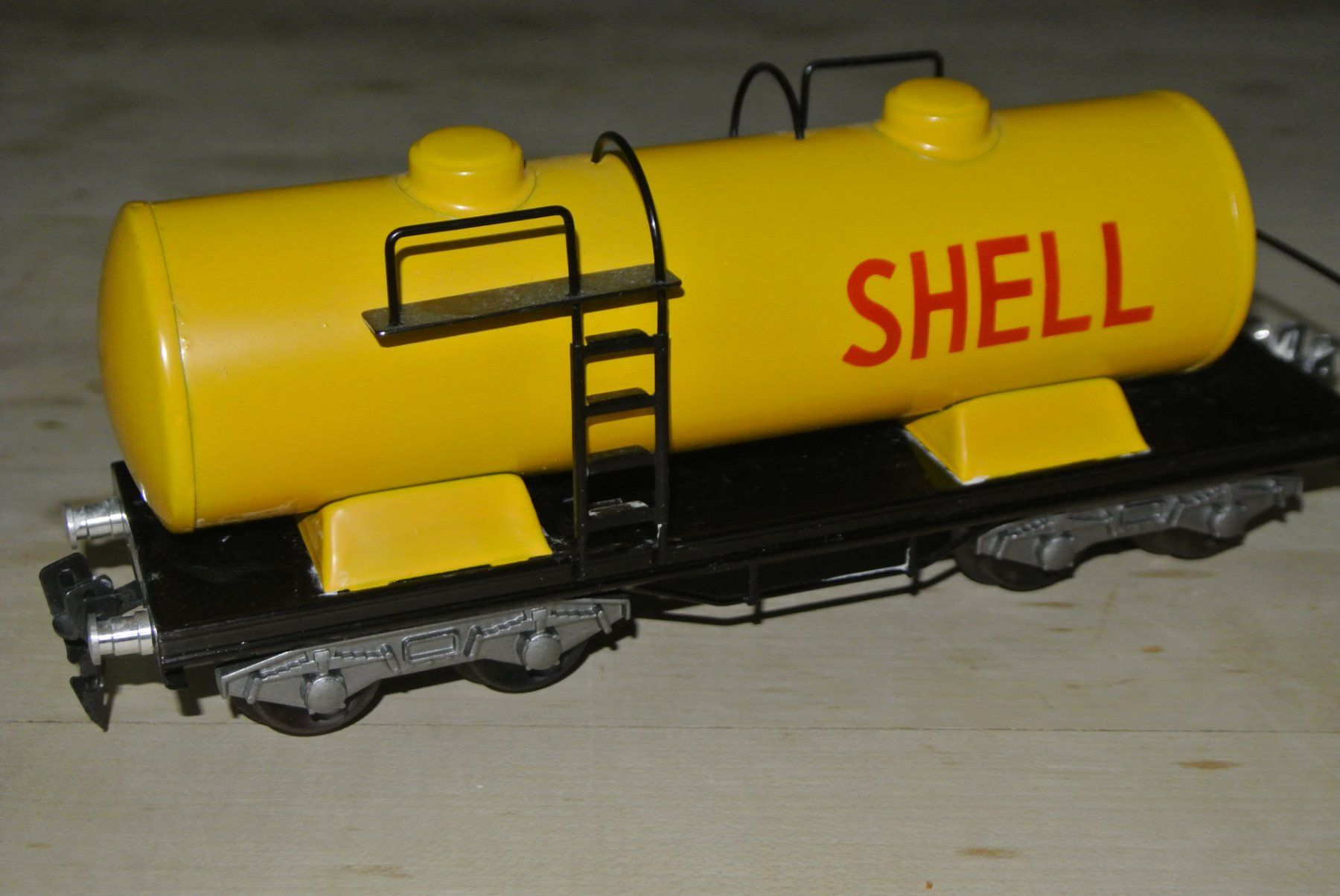HAG Spur Null: Shell Tankwagen, 4-achsig (Gebraucht) in Allschwil für ...