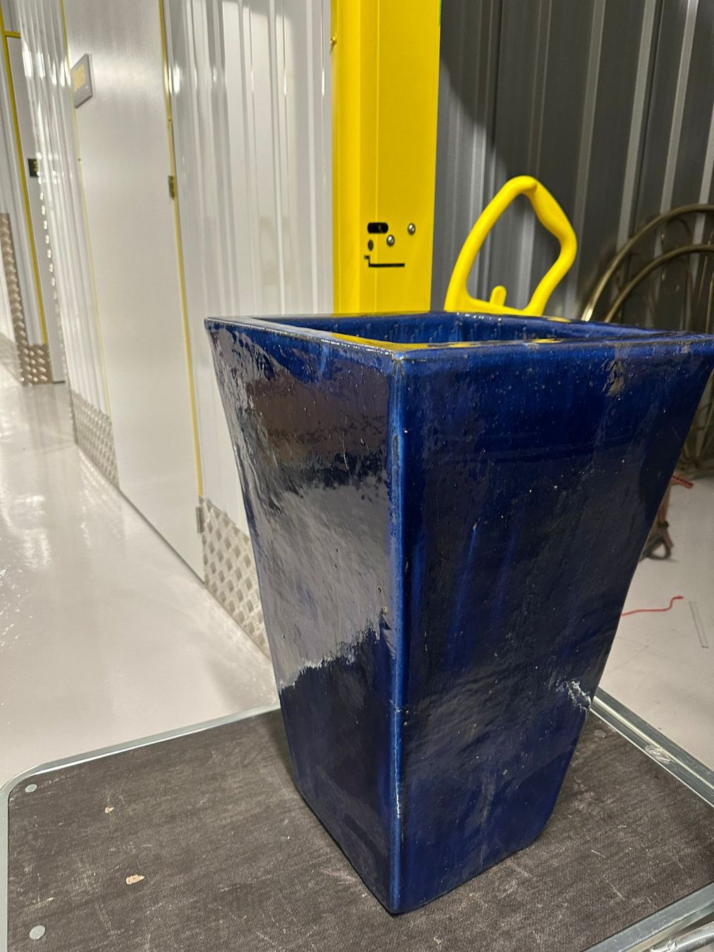 Vasi per fiori: Large Blue Ceramic Planter  Unique! – Usato da Killwangen venduto da bmy_5rtt 5