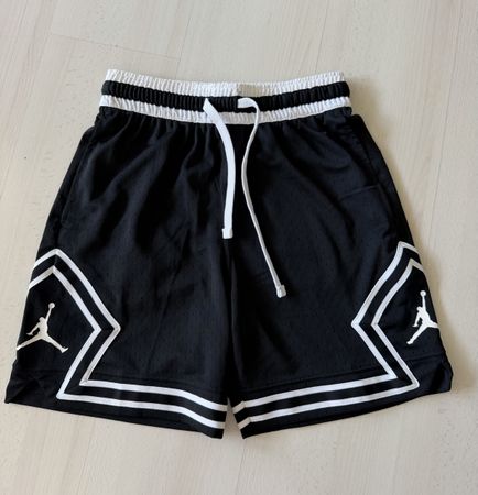 Short Jordan Dri-Fit noir taille S, neuf