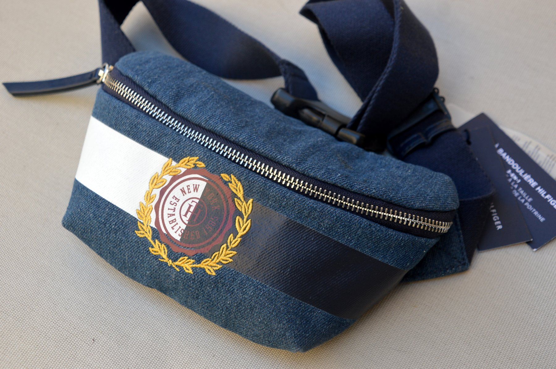 Tommy Hilfiger Borse: Tommy Hilfiger Tasche  Banane sac – Nuovo (secondo la descrizione) da Collonges venduto da arashee 2