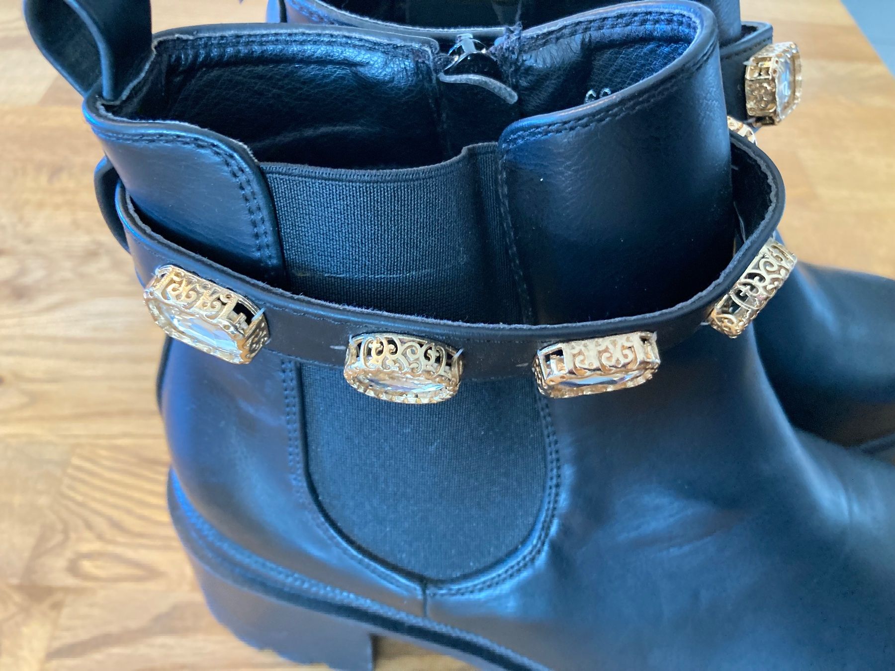Scarpe da donna: Stiefeletten 39 mit Strass einmal getragen – Usato da Wängi venduto da Kaesli 2