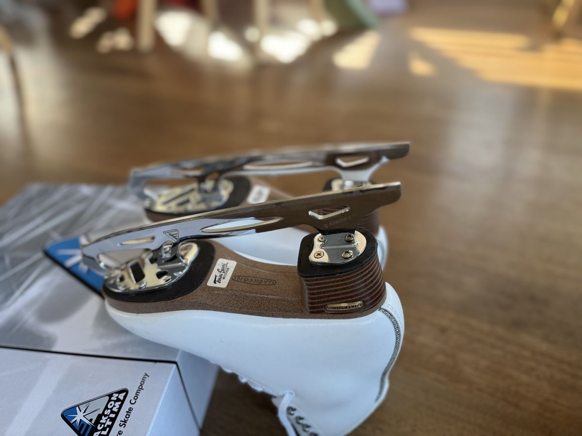 Jackson Patins à glace: Eiskunstlauf-Schlittschuhe Jackson – D'occasion à Gutenswil par Zuknap 5