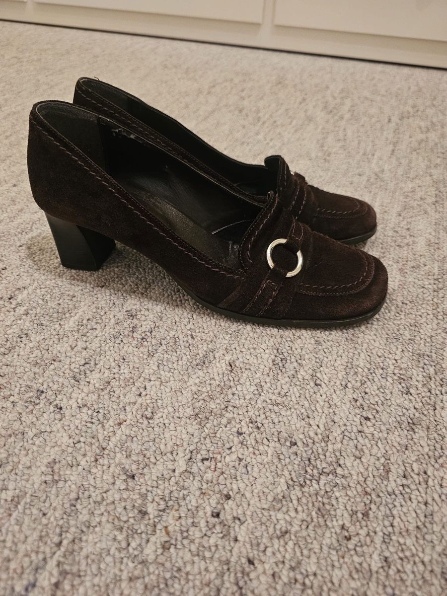 Damenschuhe: Retropumps Wildleder braun mit Blockabsatz – Gebraucht aus Egg b. Zürich von ZeroWaste 2