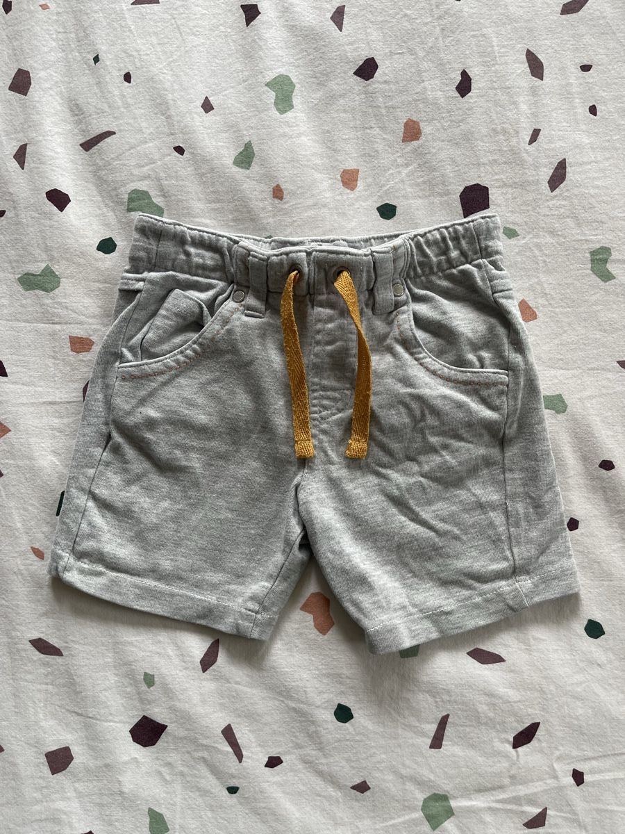 Vertbaudet Pantaloni: Graue Shorts, Grösse 74, vertbaudet – Usato da Hirzel venduto da carta9