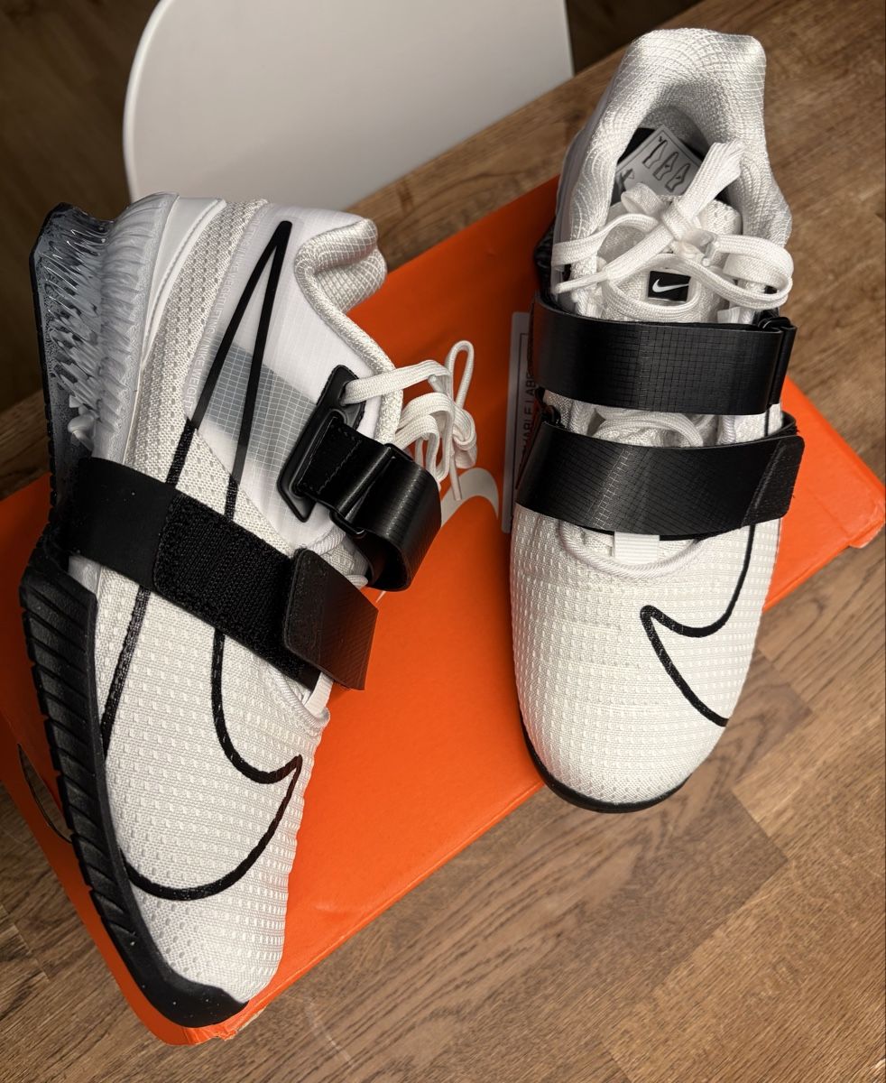 Nike Scarpe da uomo: Gewichtheber Schuhe Nike Gr. 40.5 – Nuovo e nell'imballaggio originale da Schattdorf venduto da ale_np8s