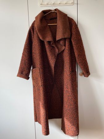 Stylischer Bouclé-Mantel / Rostbraun mit Wolle one-size