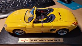 Maisto 31815 Ford Mustang Mach 3 Spider 1990 Yellow 1:18