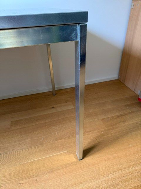 Tische: Robuster Metalltisch - Tischbeine Metall – Gebraucht aus Zürich von Kre_9gxb 2