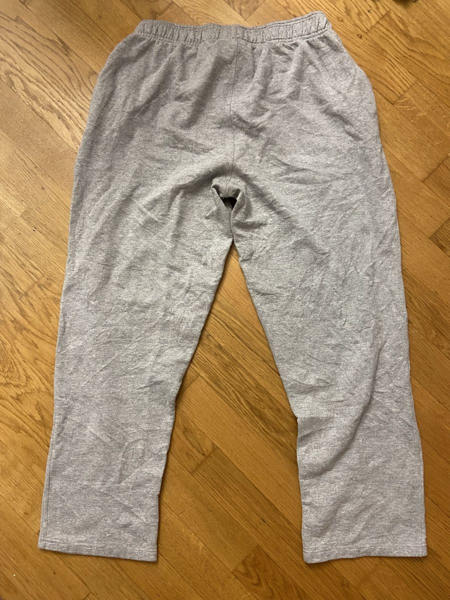 Champion Pantaloni: Champion Jogginghose grau Grösse XL – Usato da Luzern venduto da ThrowbackVintage 1