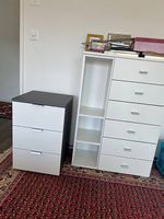 Nachttisch und Kommode