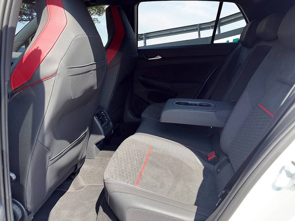 VW Automobili: VW Golf VIII 2.0 TSI GTI Clubsport DSG – Usato da Langenthal venduto da Goergens10 8