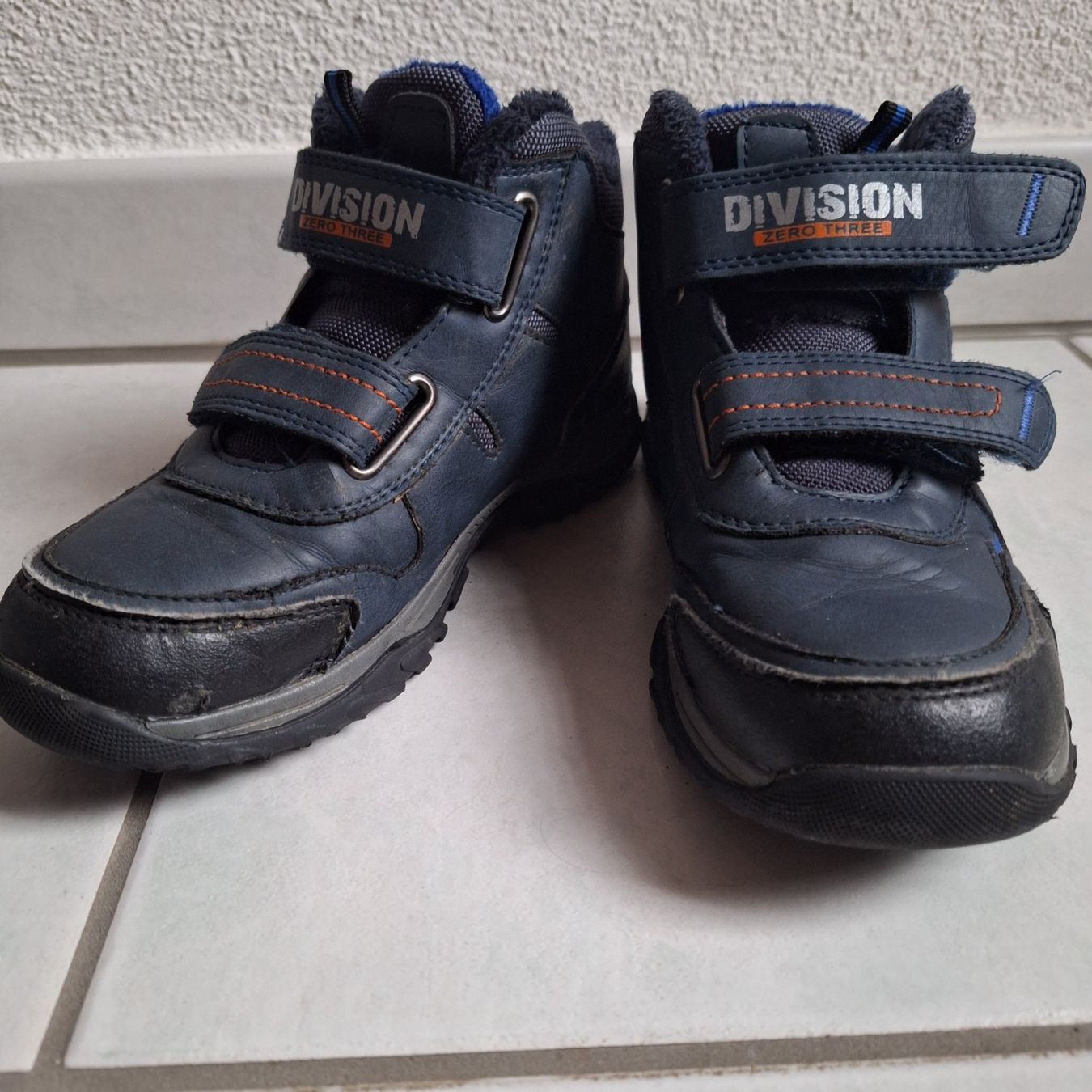 Chaussures garçon: Schuhe Grösse 35, Division, – D'occasion à Hettenschwil par Schneuggi2 2