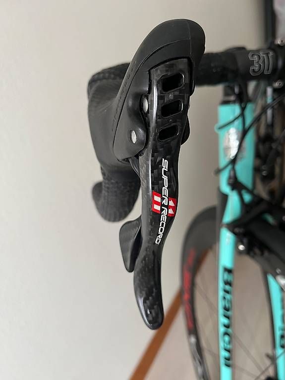 Bianchi Biciclette: Velo Bianchi Aria carbone Campagnolo Super Record Bora One – Usato da Prilly venduto da BistroVelo 1