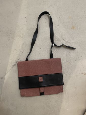 Stylische Umhängetasche altrosa schwarz unisex