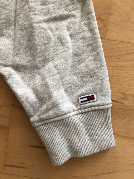 Pullover & Sweatshirts: Tommy Jeans Hoodie Grau, Grösse M, Damen – Gebraucht aus Menznau von sasna 3