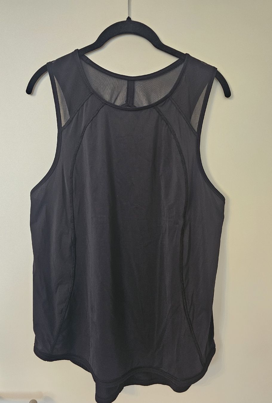 Lululemon Tops: Lululemon mesh keyhole tank top L/XL – Gebraucht aus Zürich von Ada2 2