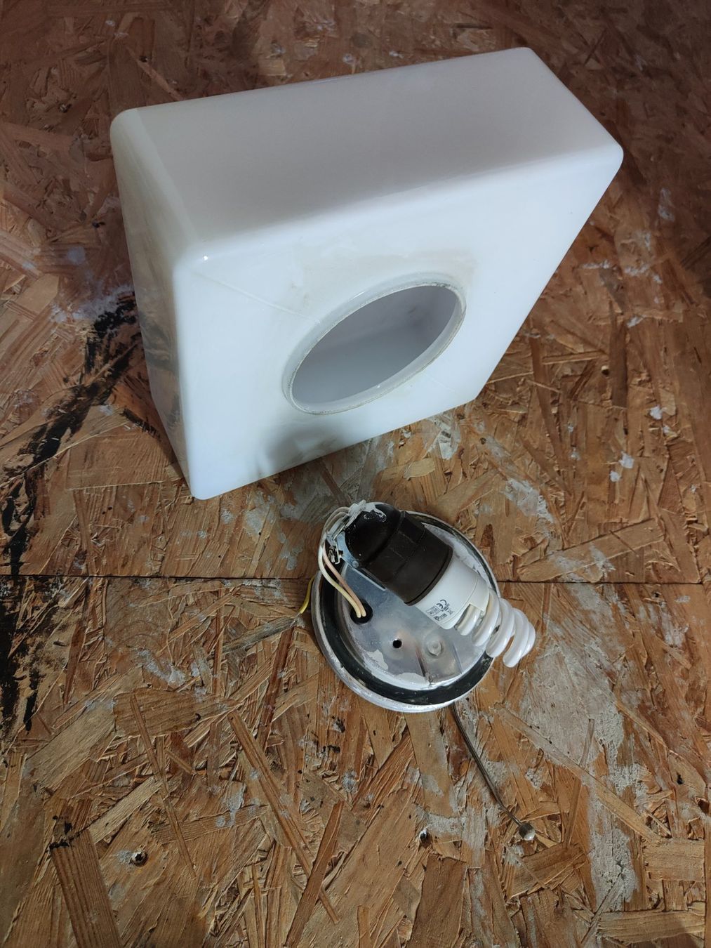 Lampade: Antike  Treppenhaus Lampe – Usato da Rorschach venduto da Aqua04 1