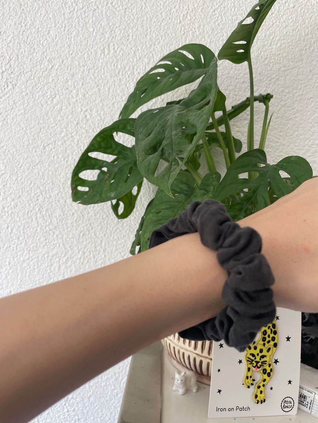 Accessori per capelli: UNIKAT: Schwarzes Handgemachtes Scrunchie, Baumwolle Lyocell – Nuovo e nell'imballaggio originale da Hubersdorf venduto da JanasHeartTreasures 1