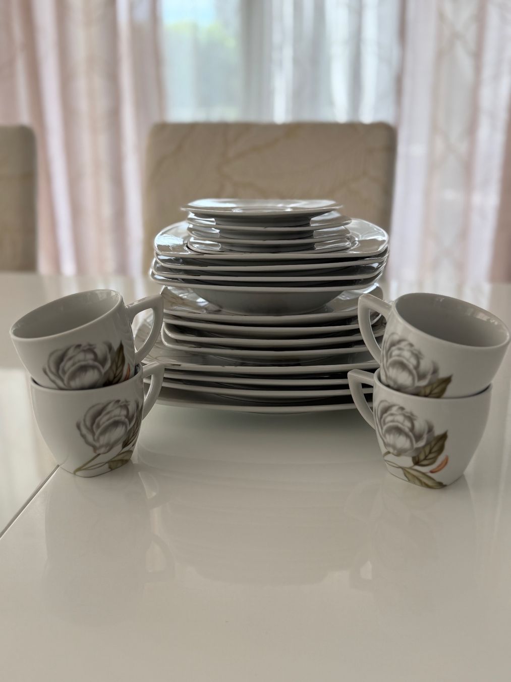 Services de table: 4 Tellern, Geschirrset – D'occasion à Hinwil par Cicciofabe 2