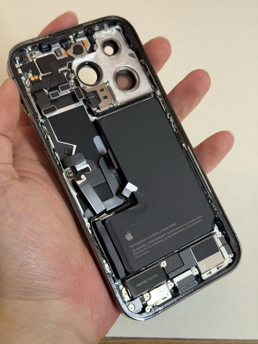 Apple Handys / Smartphones: Komplett iPhone 14 Pro Gehäuse Pulled  – Gebraucht aus Chur von beverlyone 3