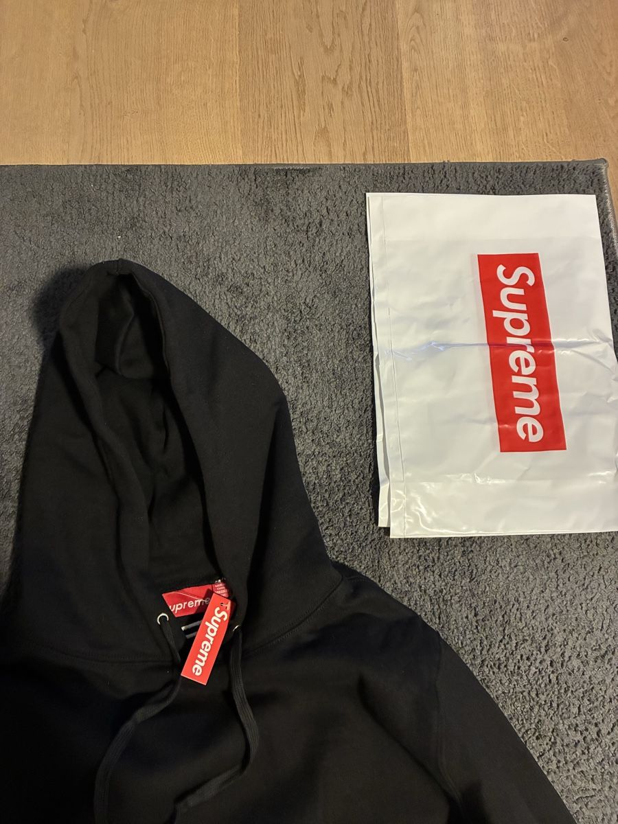 Pullover & Sweatshirts: Supreme Kapuzenpullover – Neu und originalverpackt aus Belp von mikaglauser 1