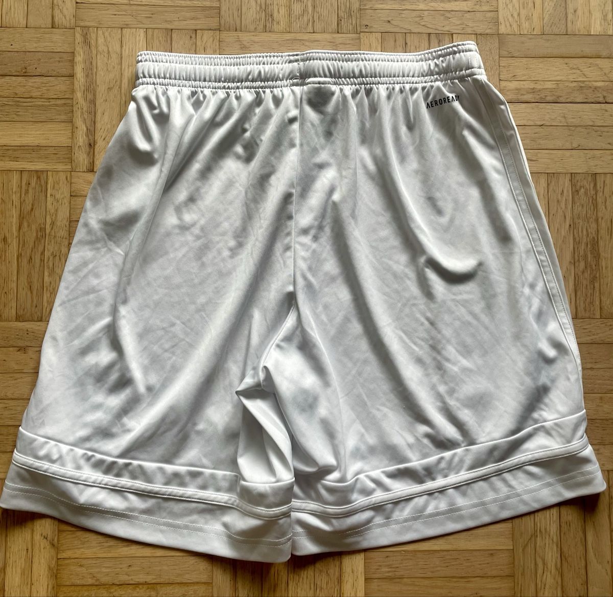 Adidas Pantaloni: SHORT ADIDAS BLANC SIZE : M – Nuovo (secondo la descrizione) da Biel/Bienne venduto da Vinz011 1