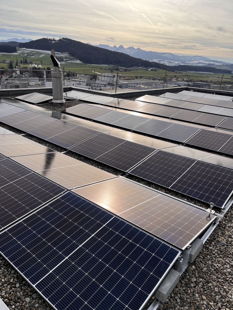 Dispositivi a energia solare: Pv-Anlagen - Wärmepumpen – Nuovo e nell'imballaggio originale da Bern venduto da creativyves