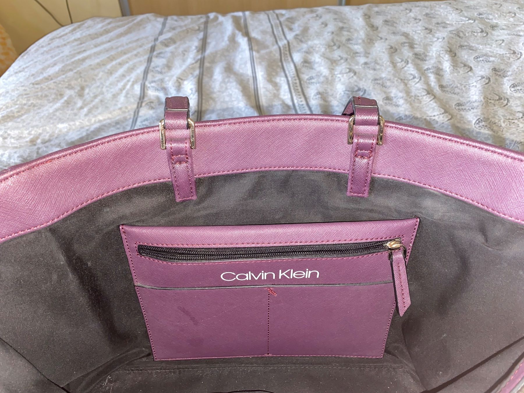 Calvin Klein Borse da donna: Sac cabas Calvin Klein prune bon état – Usato da St-Cergue venduto da fla_gt29 4