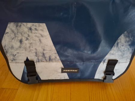Freitag Umhängetasche blau weiss gebraucht