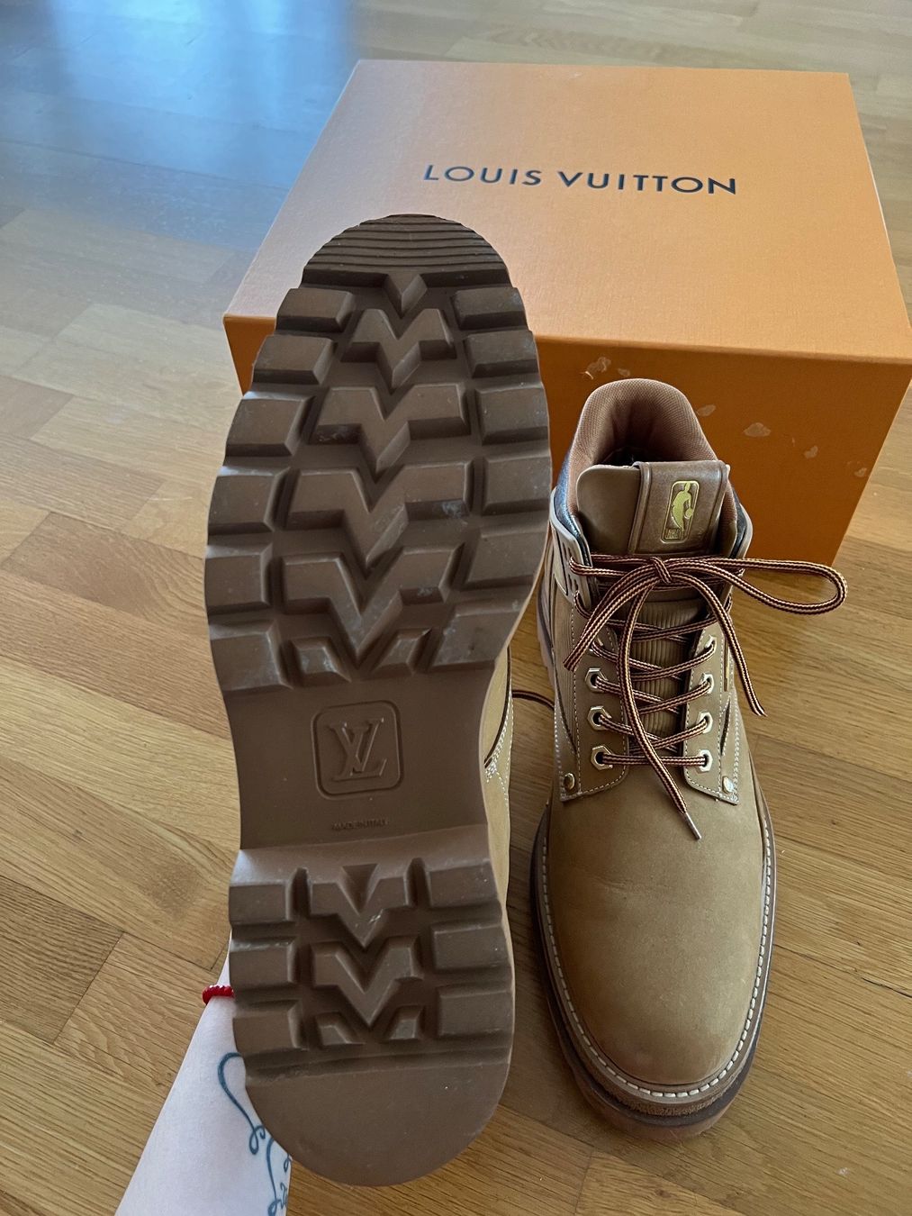 Louis Vuitton Scarpe da uomo: Louis Vuitton x NBA Oberkampf Ankle Boots – Nuovo (secondo la descrizione) da Steinmaur venduto da Kiki_m240 4
