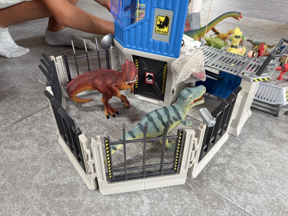 Schleich Spielzeuge: Schleich Dinosaurierpark-grosses Set – Gebraucht aus Niederscherli von ard_nas 1