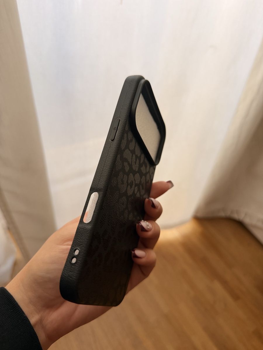 Apple Covers & Schutzfolien: Coque IPhone 17 pro Max noir léopard  – Neu und originalverpackt aus Le Lignon von Ana2831 1