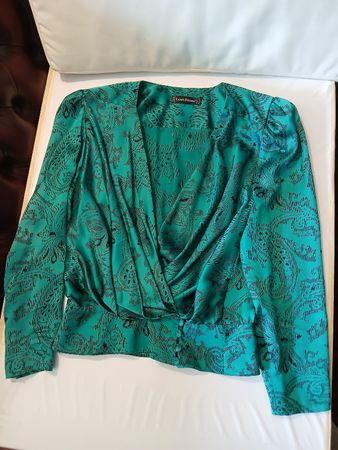 Louis Féraud, short Jacke, grün 100%Seide 