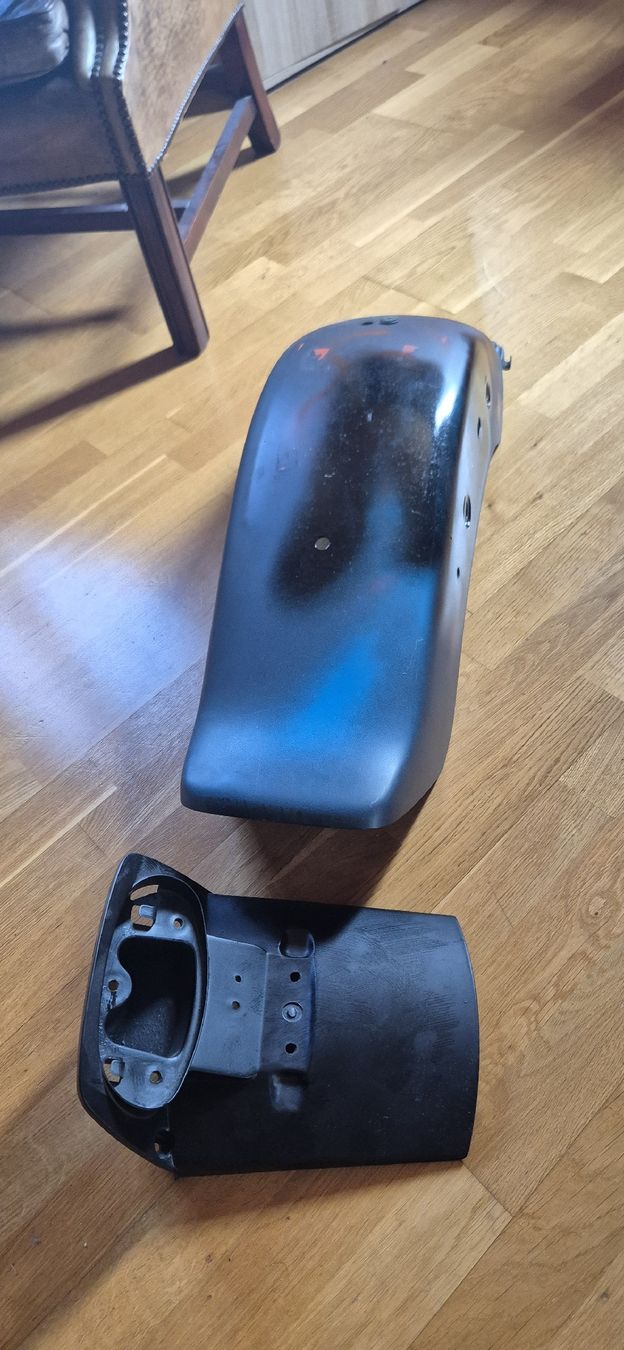 Yamaha Tutti i ricambio per moto: Yamaha XVS 650 Heckfender + Rücklichthalterung – Usato da Seewis-Pardisla venduto da Dyamii 2