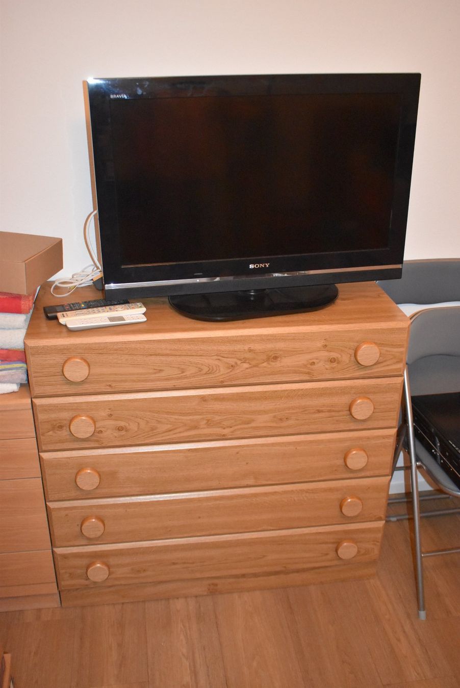 Armadi: 2x Kommode, Hochschrank und Garderobe – Usato da Schönenberg TG venduto da Scania10 2