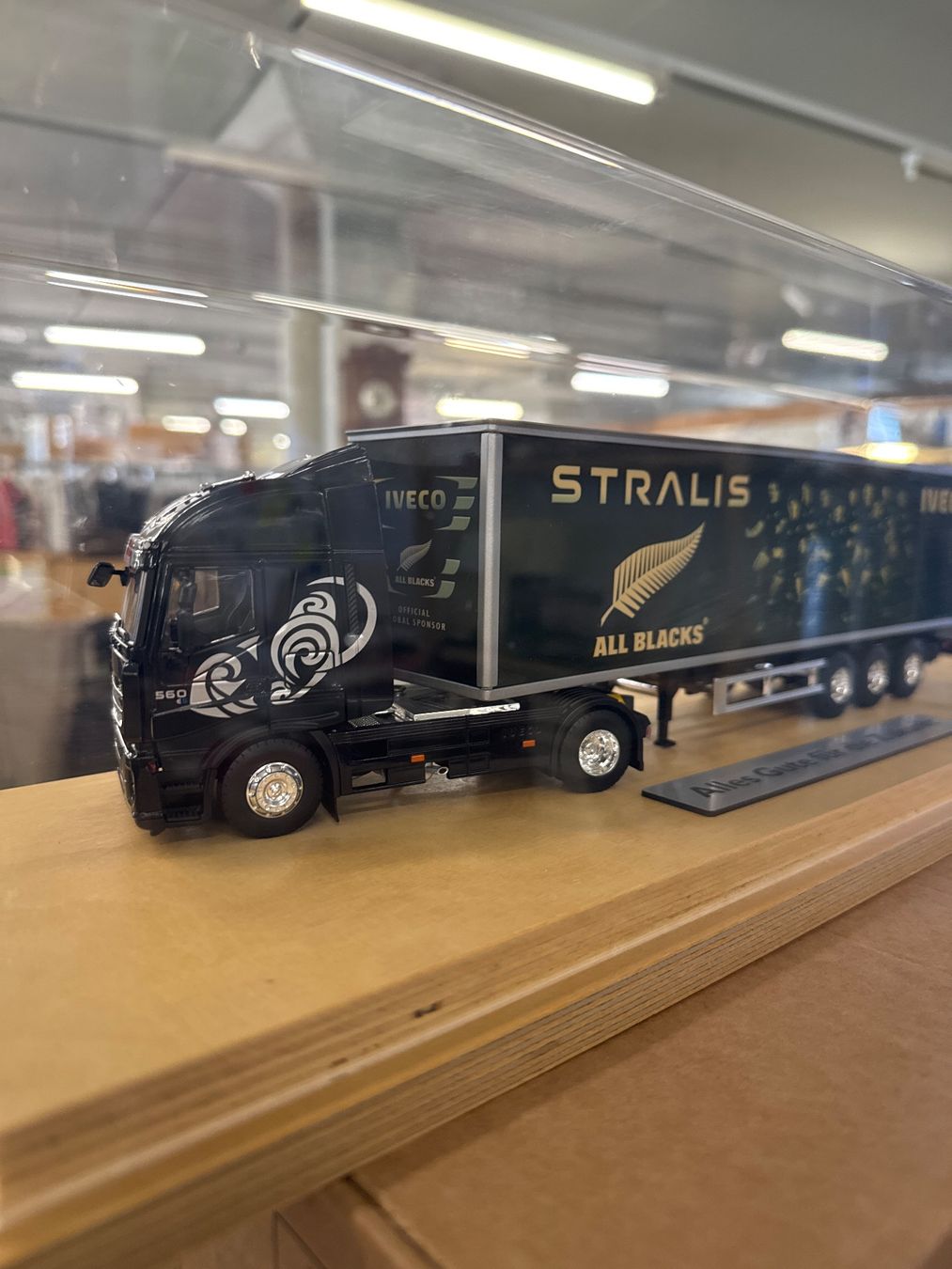 Kit di modellismo & Modellini statici: IVECO ALL BLACKS - Transportwagen Modell – Usato da Pratteln venduto da Cartonsducoeur_bl 3