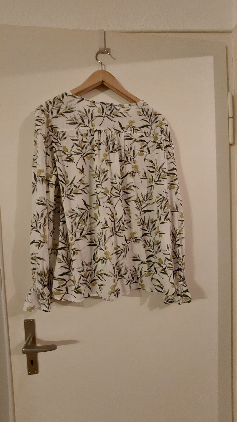 C&A Camicette: Hübsche Bluse von Yessica, Grösse 40, mit Olivenmuster – Usato da Niedergösgen venduto da Bertiana 3