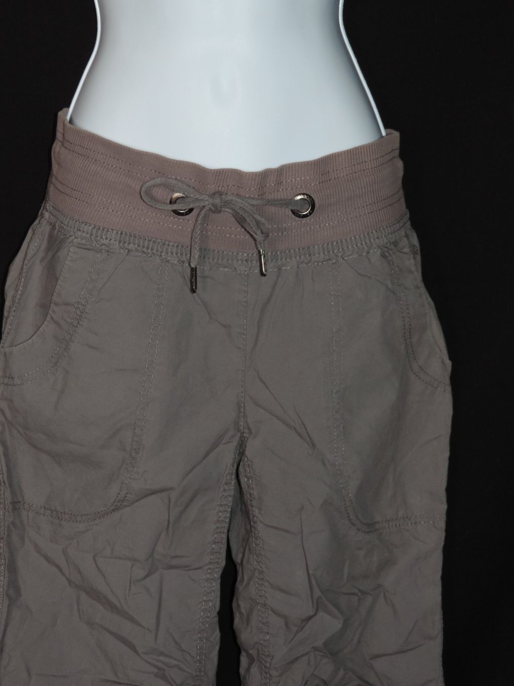 Hosen: pantacourt sport gris vert – Gebraucht aus Genève von Axelle333 2
