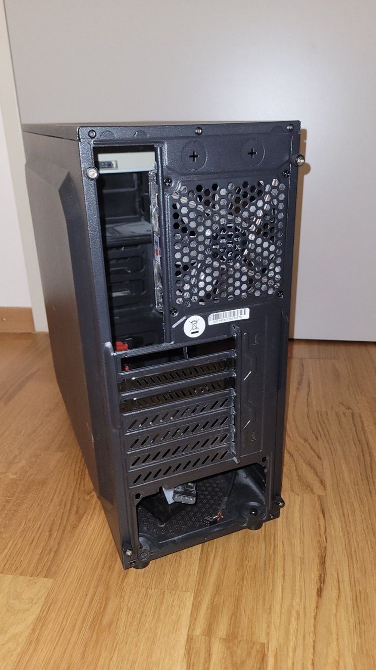 Sharkoon Custodie: PC Gehäuse Sharkoon ATX – Usato da Zürich venduto da dan_6ptz 3