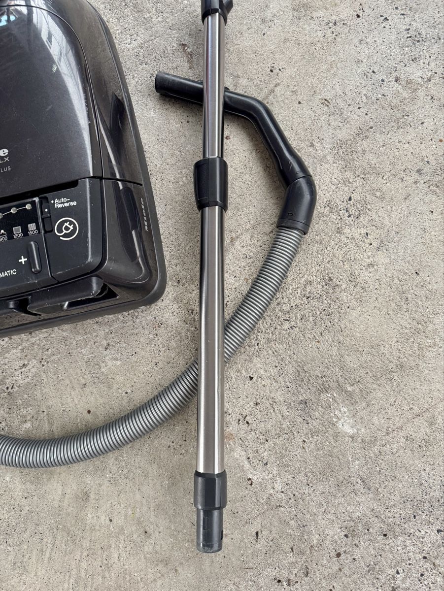 Miele Aspirateurs & Accessoires: Miele Staubsauger – Défectueux à Ennetbürgen par Luonz 1