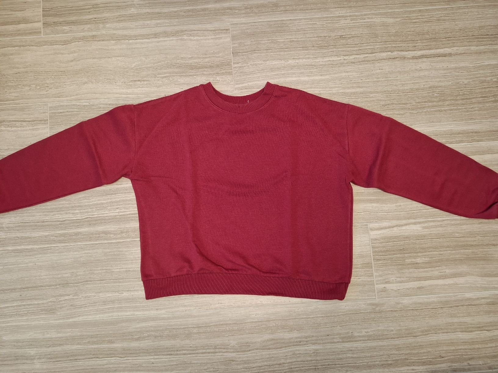 Pullover & Sweatshirts: pull rouge – Gebraucht aus Ecublens FR von ame_y8tq