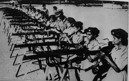 Orig. Pressefoto Keystone - Indien, Frauen an die Waffen