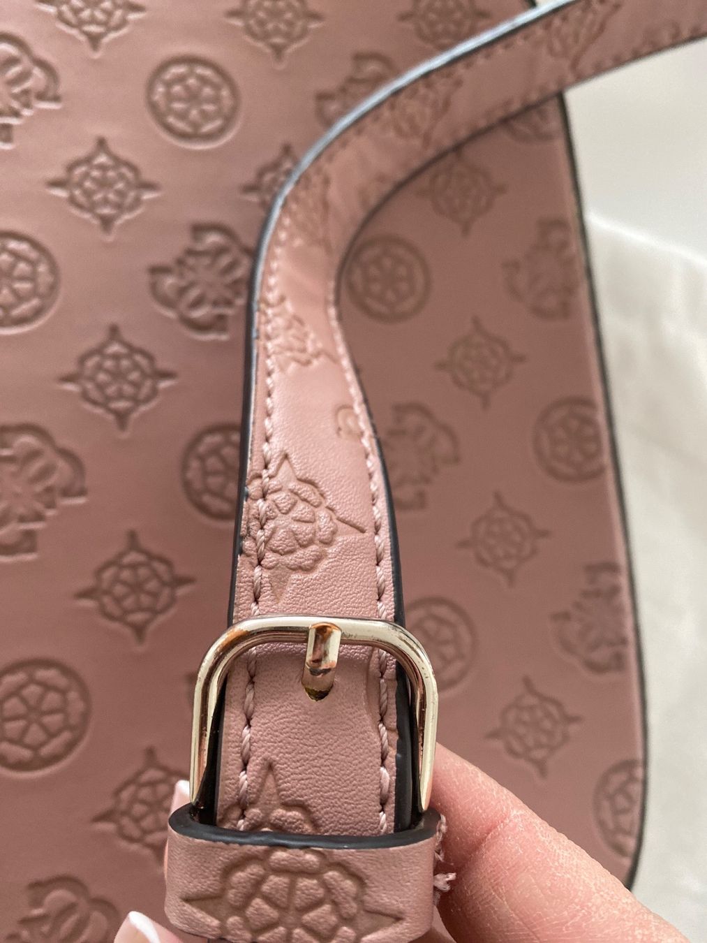 Guess Borse da donna: Guess Umhängetasche – Usato da Spiez venduto da Primrose2013 2