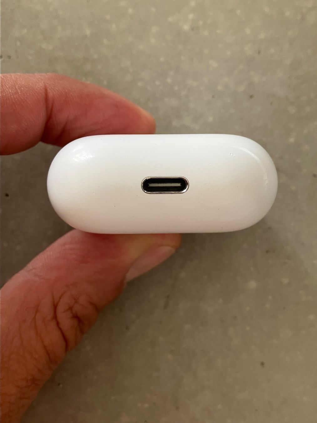Apple Casques audio: APPLE AIRPODS 4 CASE – D'occasion à Lausanne par mr.v 7
