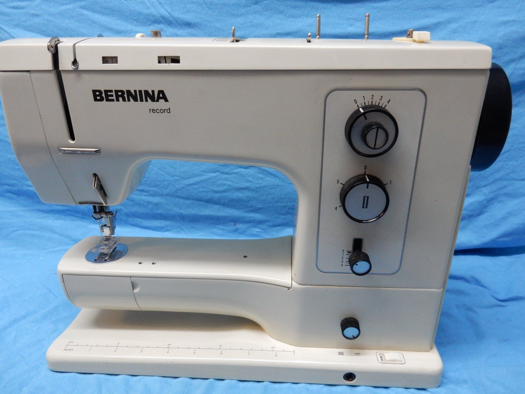 Bernina Machines à coudre: Bernina 830 Revidiert       26004 – D'occasion à Watt par Mariposa49