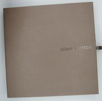 LOUIS VUITTON, boîte en carton avec tiroir