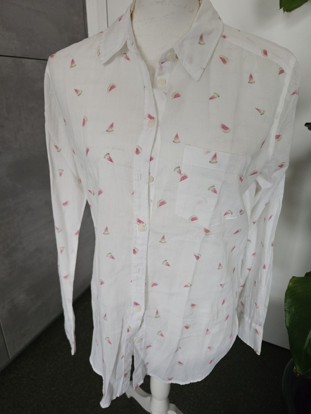 H&M Camicette: Damen Bluse L.O.G.G. mit Wassermelonenmuster Grösse 34 – Nuovo (secondo la descrizione) da Anwil venduto da tamoos