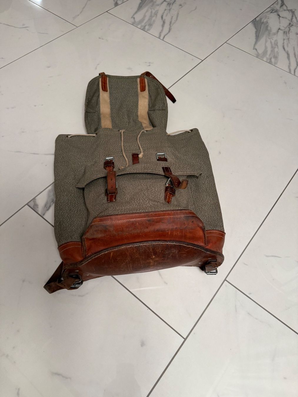 Zaini: Schweizer Militär Rucksack mit Regenhaube – Usato da Volketswil venduto da DekoShop24 6