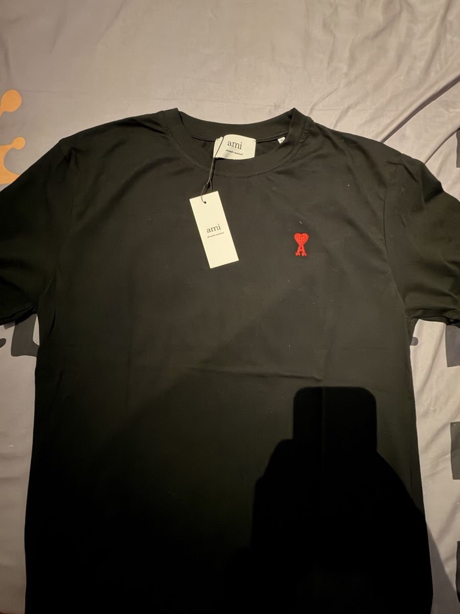 T-shirt: T shirt Ami – Nuovo (secondo la descrizione) da Thônex venduto da Mr_xxv 4