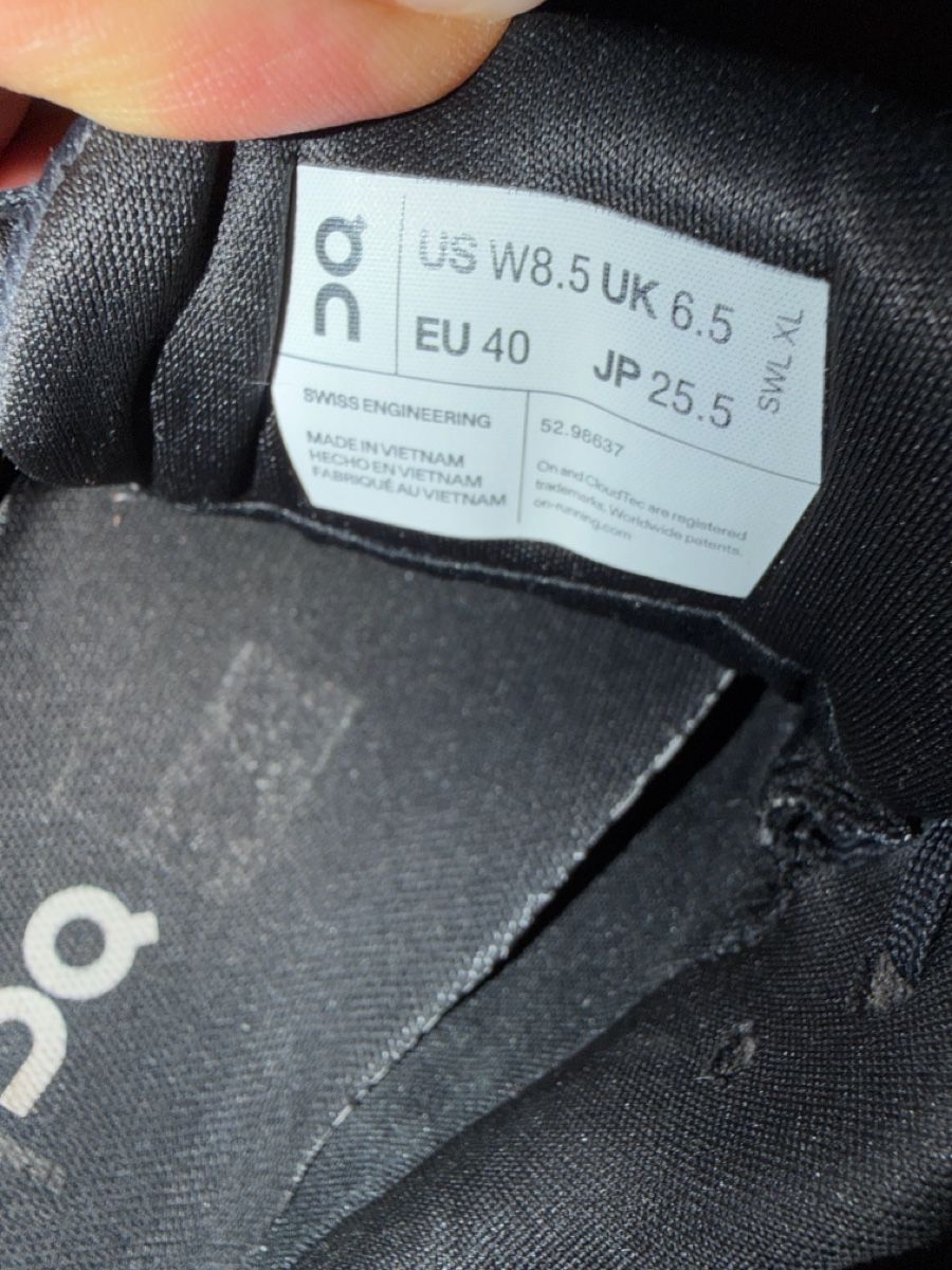 On Scarpe da donna: ON Damen cloudrunner 40 schwarz – Usato da Däniken SO venduto da NBdesign 3